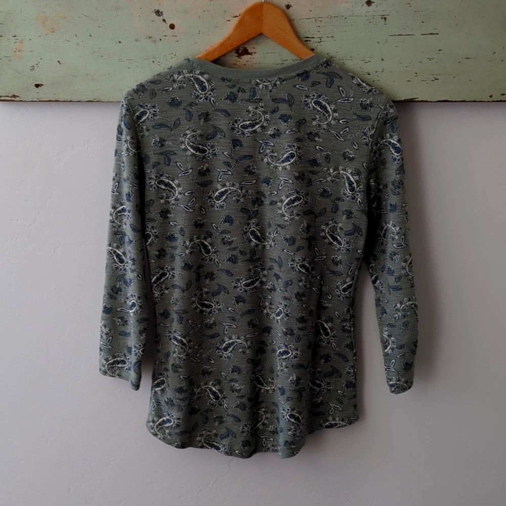 CHAPS I Sage Green & Blue Paisley Print Cotton Button Front Henley Shirt Top, S - Picture 11 of 12